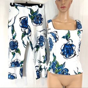 Tabloid outfit Capris & Top. Sz S  very stretchy. Polyester white Blue green